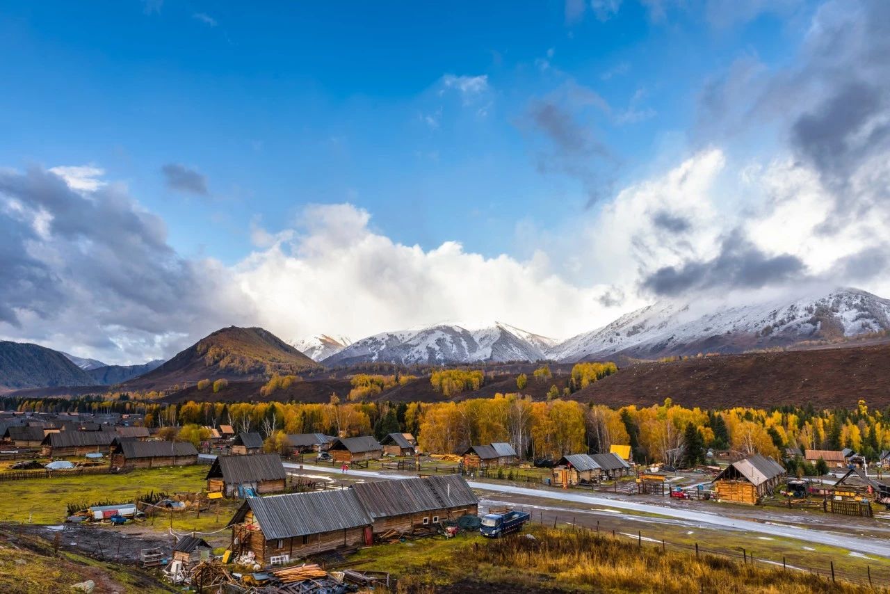 你永远不会体会到*疆新**公路的风情万种，除非你亲自自驾到那里！