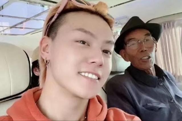 变形计韩安冉什么时候开始整容,李宏毅和韩安冉是同一期变形计吗