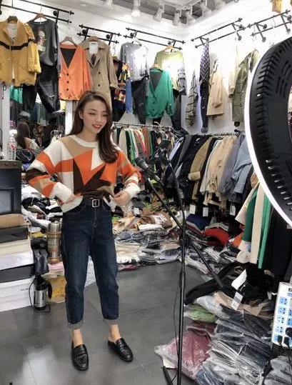 四季青直播服装批发爆单,四季青女装批发直播打底