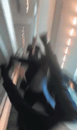 外国人少系列:这是黑人版快手吧?至少也是作死界的王者级别