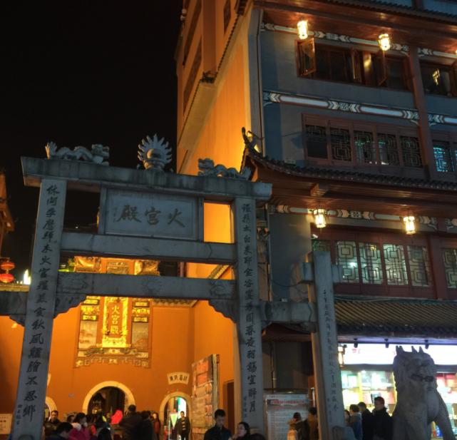 高考结束后,骑上心爱的电动车,畅游美丽长沙,给自己心灵放个假