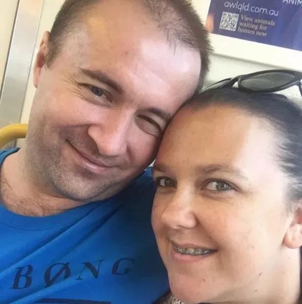 一男子掏耳朵掏出血,长期掏耳朵导致患癌