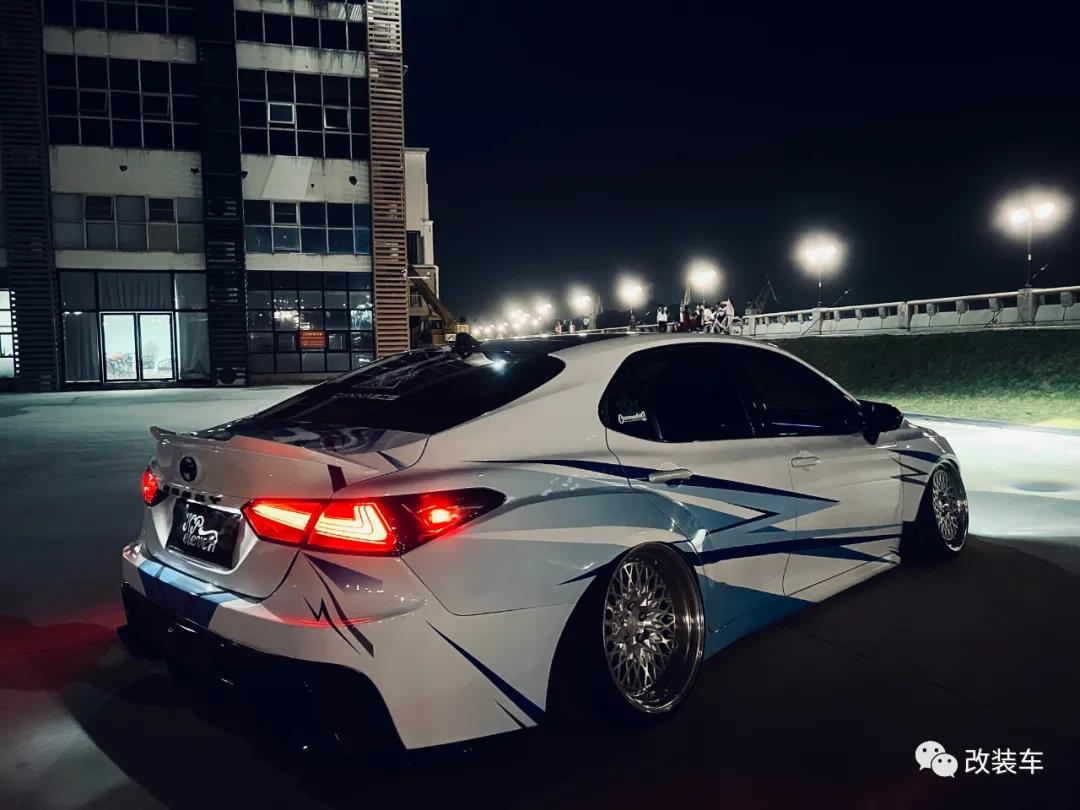 凯美瑞高达涂装,高达改色车膜凯美瑞