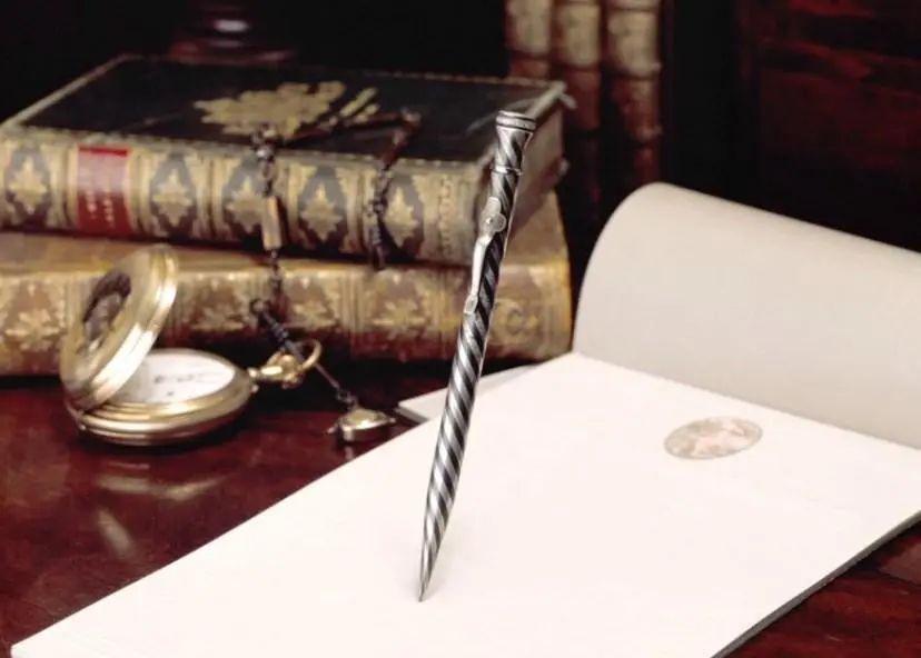 现在,全靠霓虹文具给我带来工作归属感