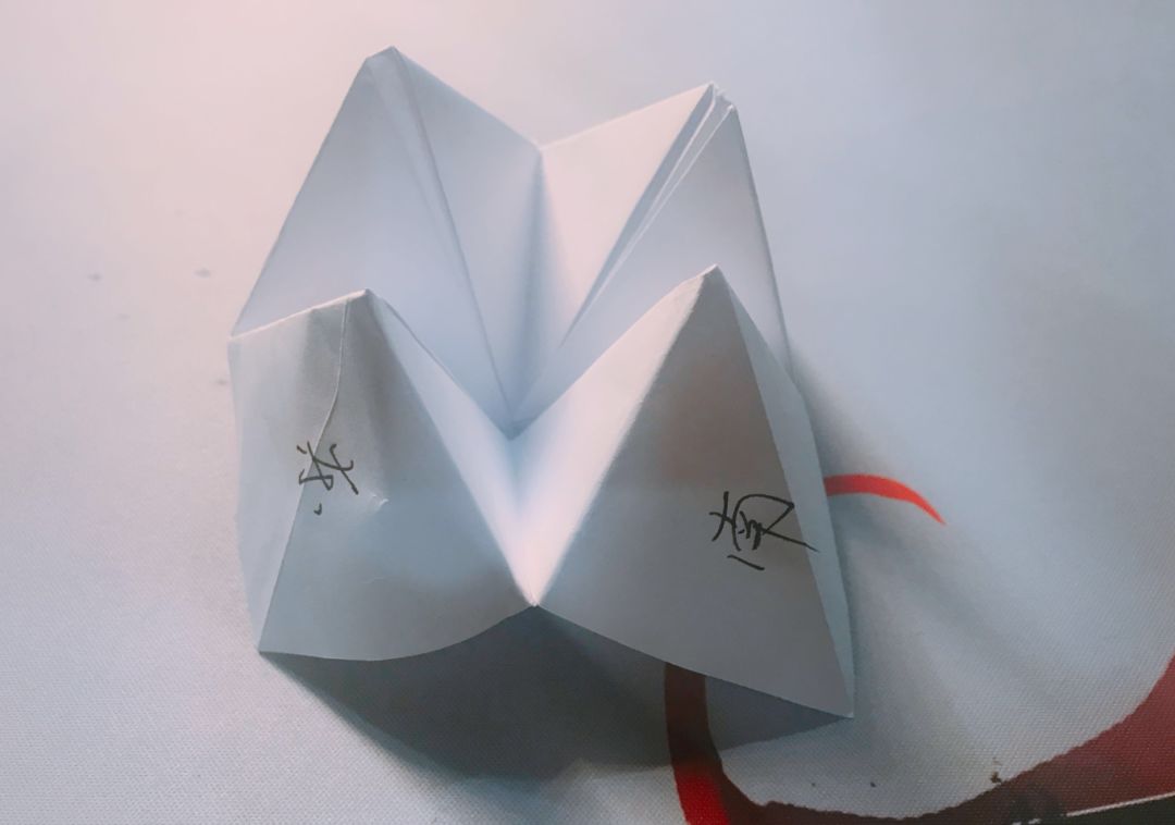 用正方形纸折出的立体中国龙,我们用一张纸做出立体龙