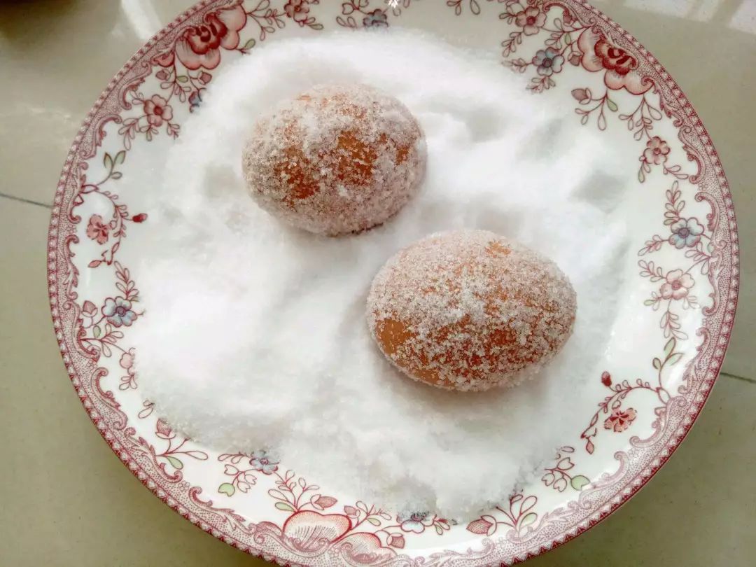 狗狗的食物里面能放点食用盐吗,狗狗喂狗粮能用盐吗