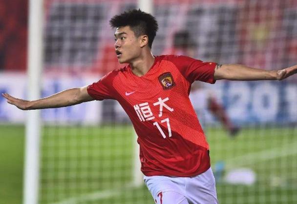 杨立瑜在恒大踢什么位置,中国足球杨立瑜