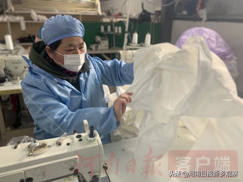 21人的“扶贫车间”日代加工千套防护服，老板：不挣钱我也干