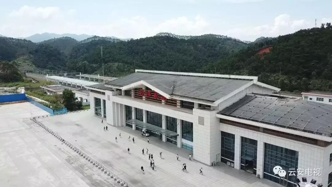 在高铁站门口停车违规吗,在高铁站外面违停