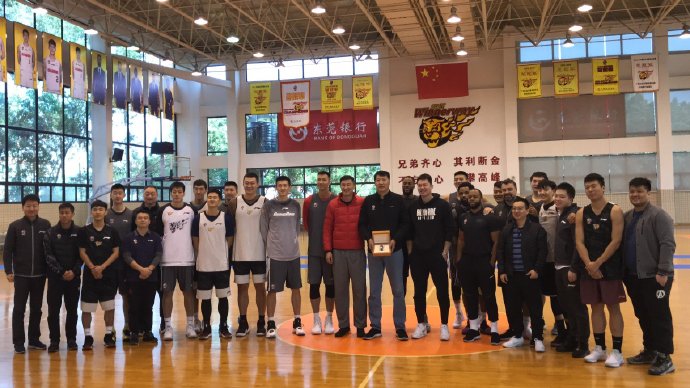 易建联球衣退役仪式谈杜锋,广东宏远杜锋退役球衣仪式