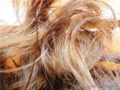 头发枯燥无光泽吃什么药,头发枯燥无光泽家庭小妙招