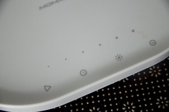 momax无线充电台灯怎么用,momax无线充电美妆镜台灯