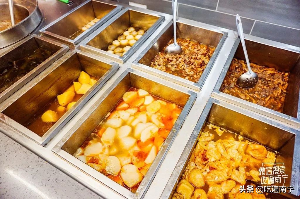 没吃过路边摊的麻辣烫,广西南宁街边老牌牛杂