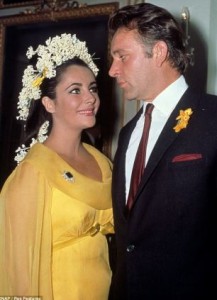 伊丽莎白泰勒珠宝片段,伊丽莎白泰勒和她收藏的300件珠宝