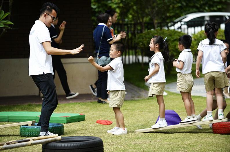 2022身高体重标准表儿童1到16岁,孩子1.36米身高标准体重多少