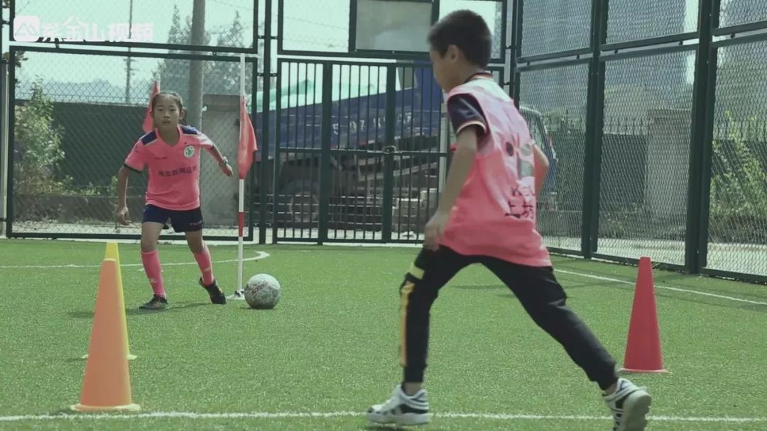 14岁女孩足球梦,一个小女孩和她的梦