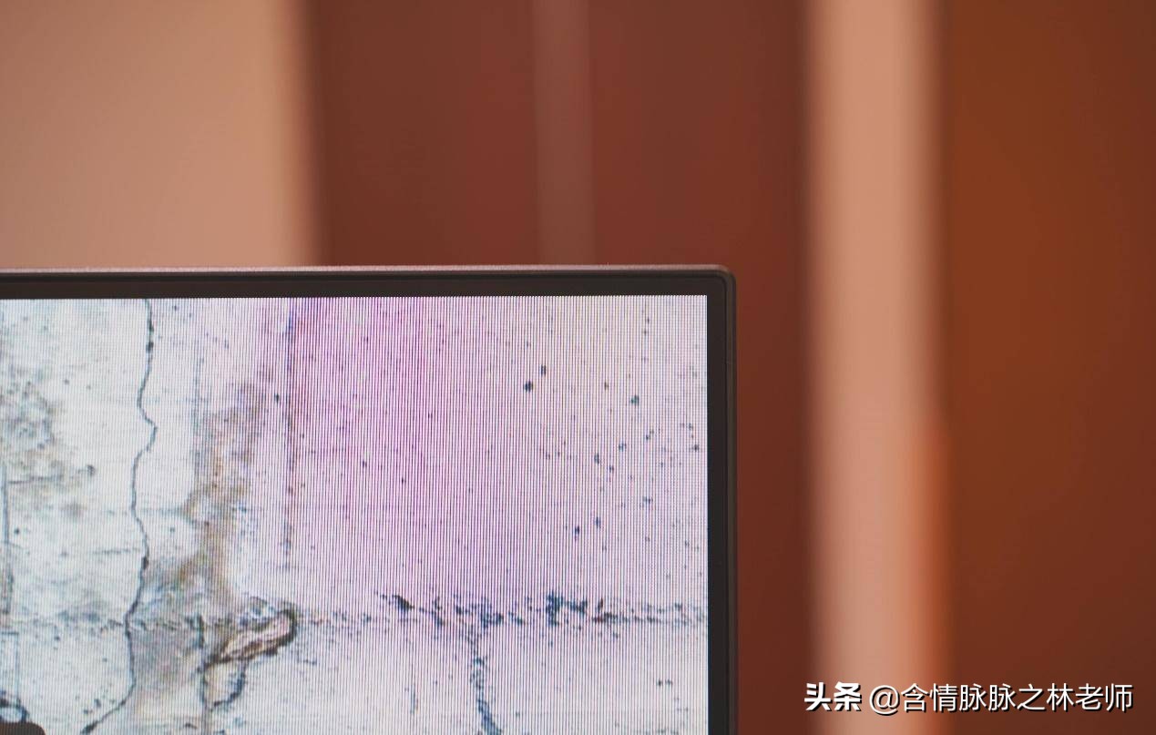 办公桌面打造,笔记本桌搭外接显示器精致布局