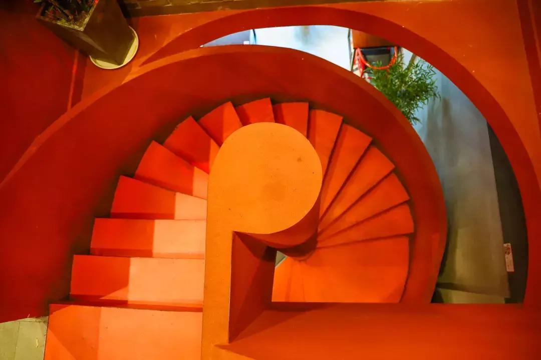 Wow~穿红衣就免单117！这家店到底什么来头！