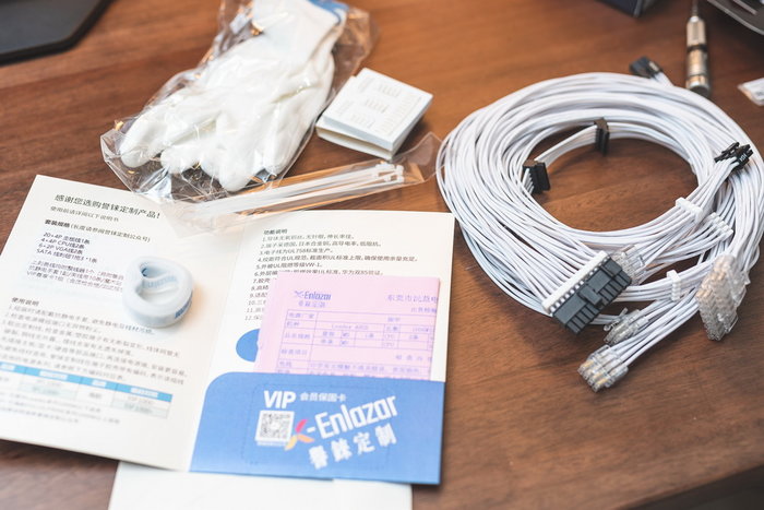 圣诞节前装一台白色雪花主机