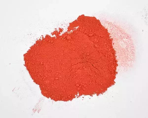 女生为什么要涂那么多东西,唇色深的女生涂口红