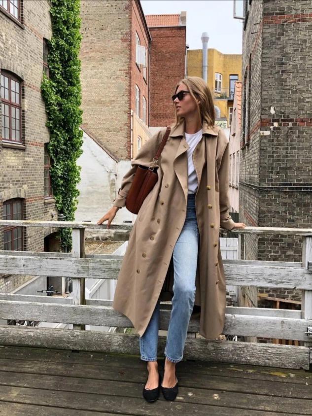 今秋火了一种外套,杏色风衣长款的最佳搭配