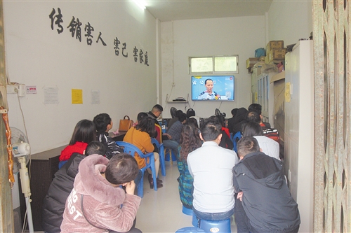 女子通过婚恋网站相亲被骗,离异女子网上相亲寻另一半