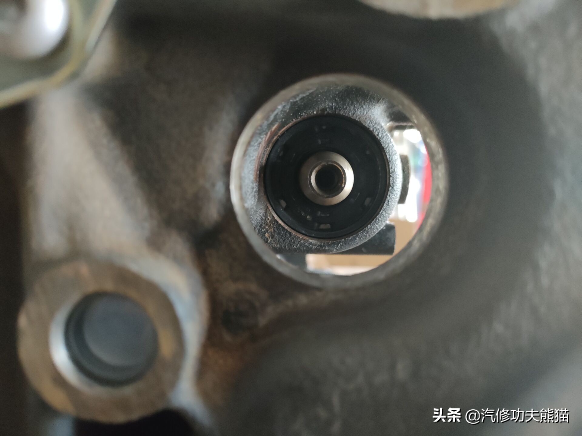 斯柯达昊锐烧机油维修视频,大众斯柯达昊锐1.8t烧机油