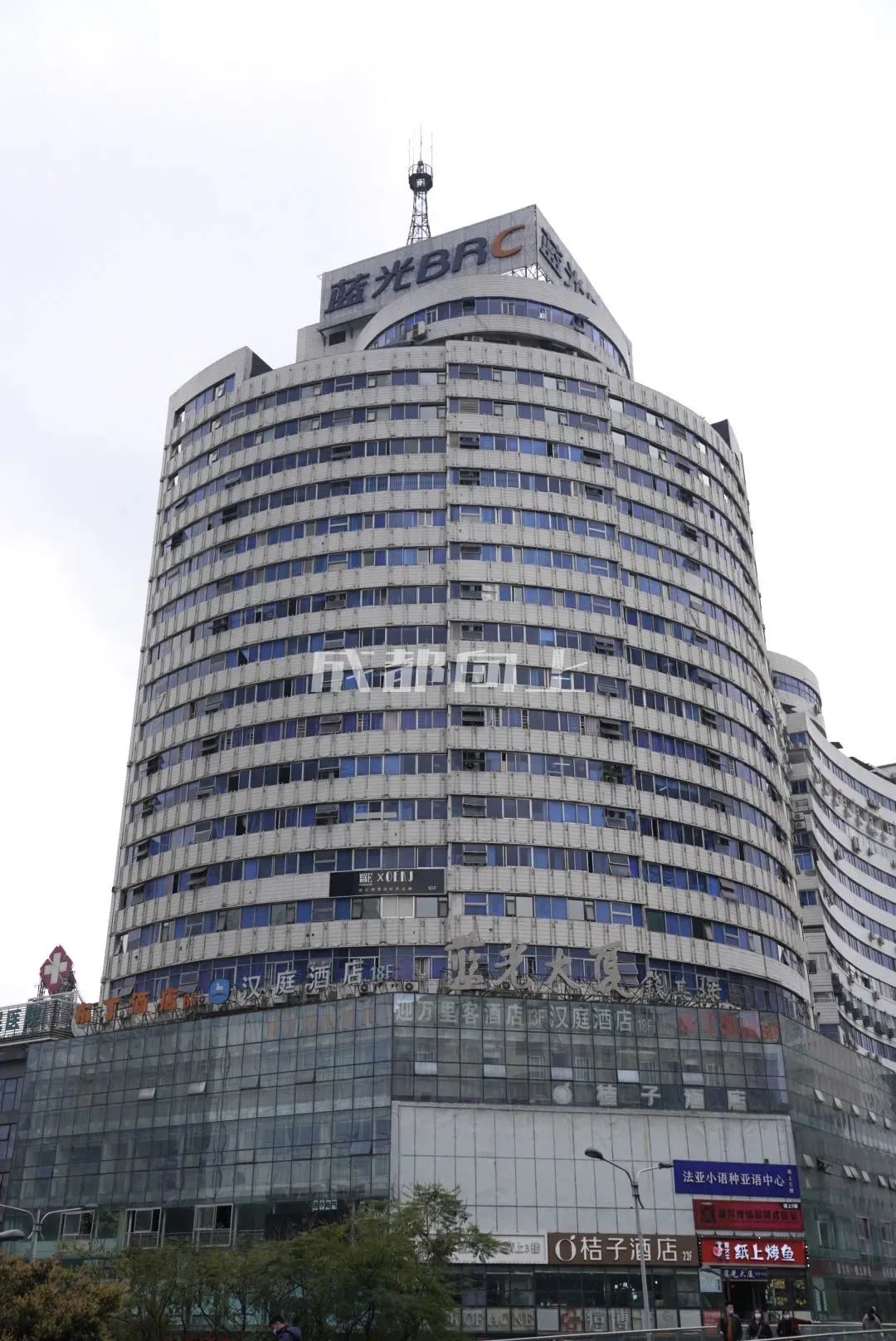 如何让成都变东京？网友：大LOGO收敛点