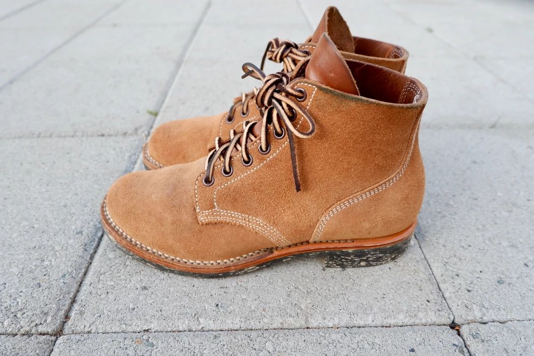 冬天又暖和又软适合穿的靴子,冬天最适合穿的靴子是什么颜色