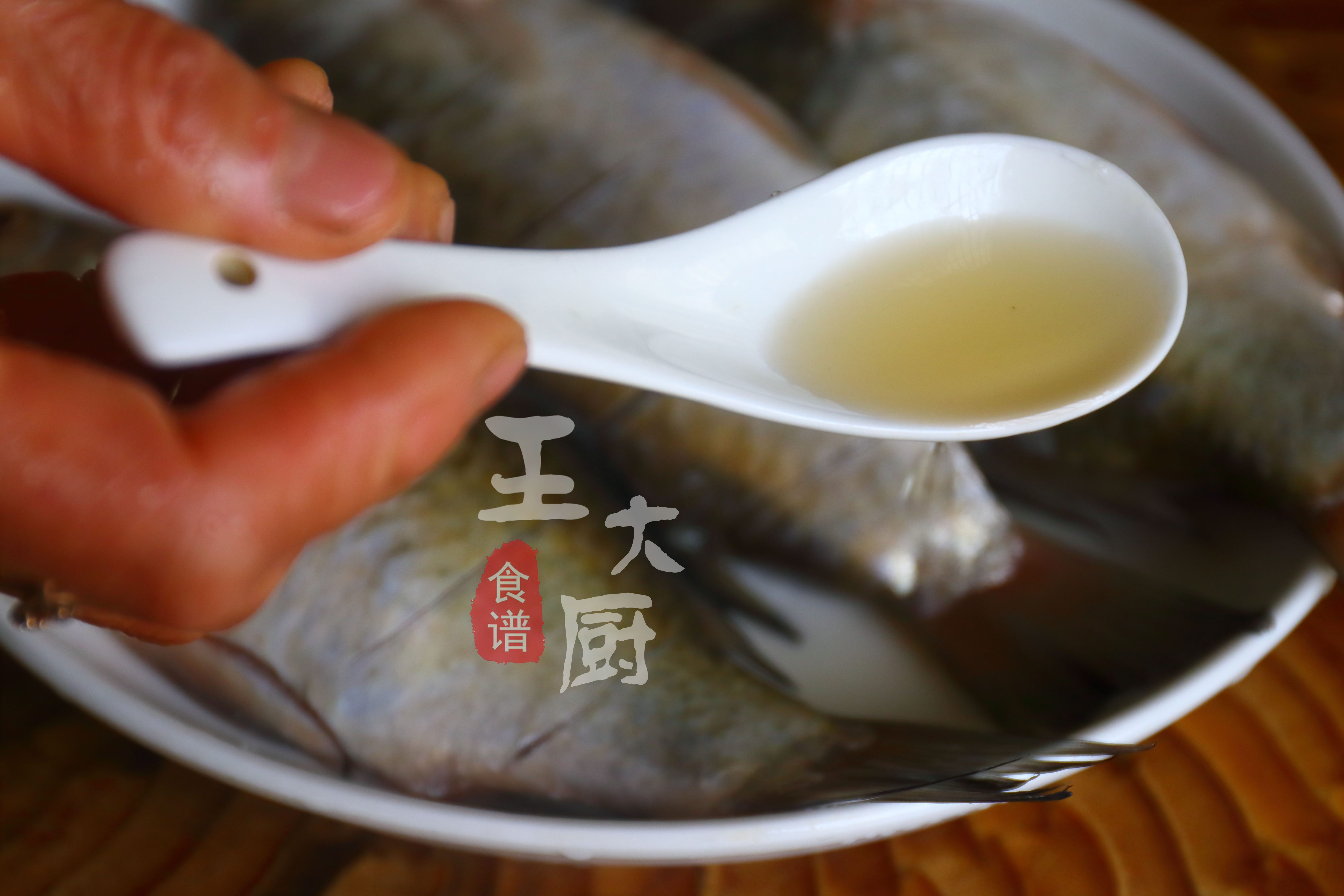 干烧鲫鱼最正确的做法,干烧鲫鱼小孩子吃怎么做好吃