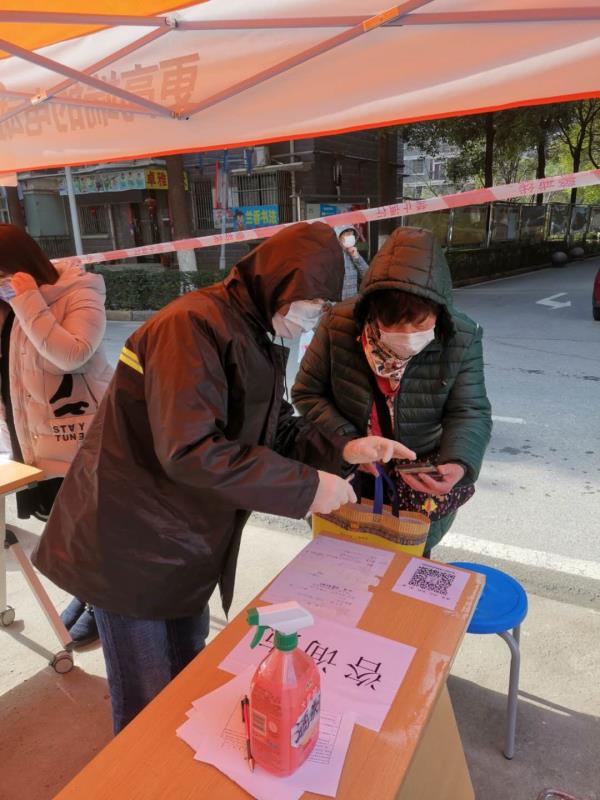 七成职工去社区做兼职五种身份保居民平安