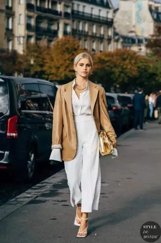 一件皮西装可以有多帅？时髦精们早已给出了答案