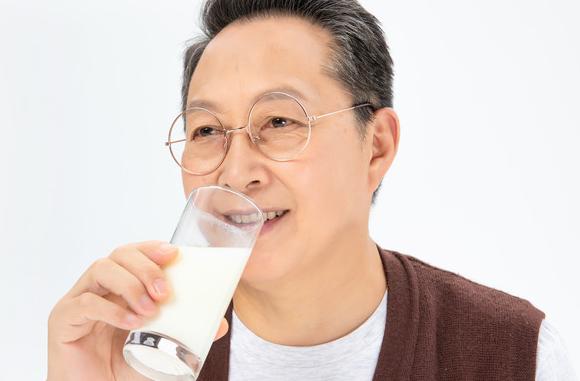 老年人补钙最好最有效的方法,老年人用什么办法补钙最好