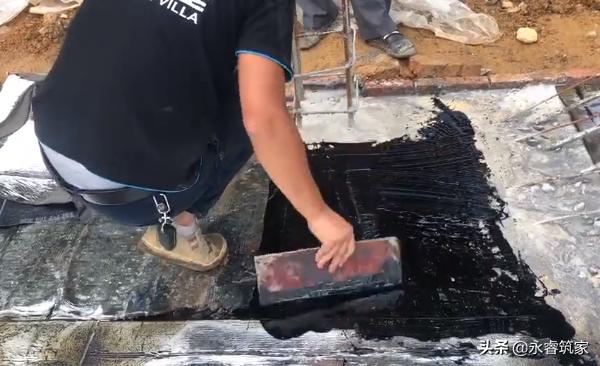 屋内墙面返潮的情况下可以做防水,建别墅负一层防水防潮怎么处理