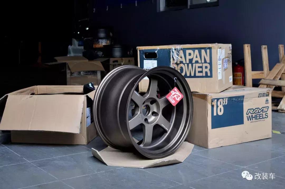 丰田86轮毂装18寸还是17寸好,丰田86加宽体