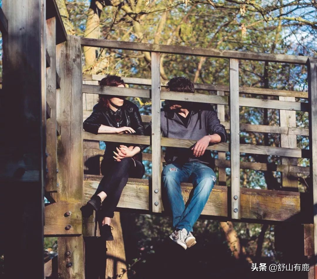 人在职场被同事孤立了怎么办,在单位被人排挤的表现