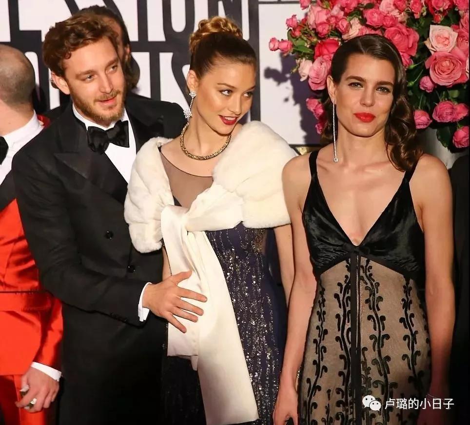 摩纳哥王妃终于精心打扮,摩纳哥最美王妃穿衣搭配