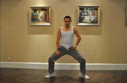 什么动作可以代替深蹲更有爆发力,多久的深蹲练习加强腿部力量啊