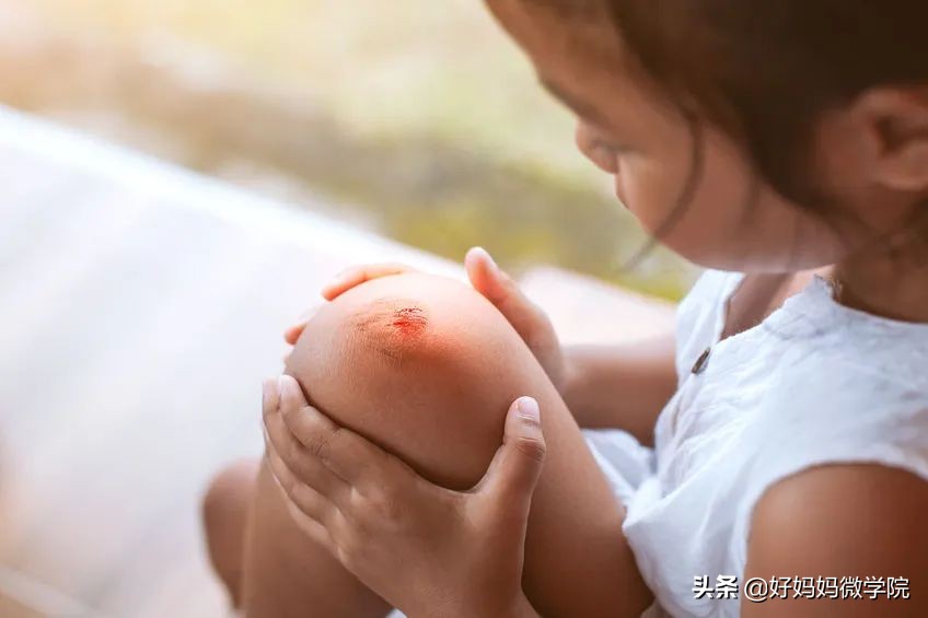 被刀轻轻扎伤怎么处理,不小心被刀刺伤了