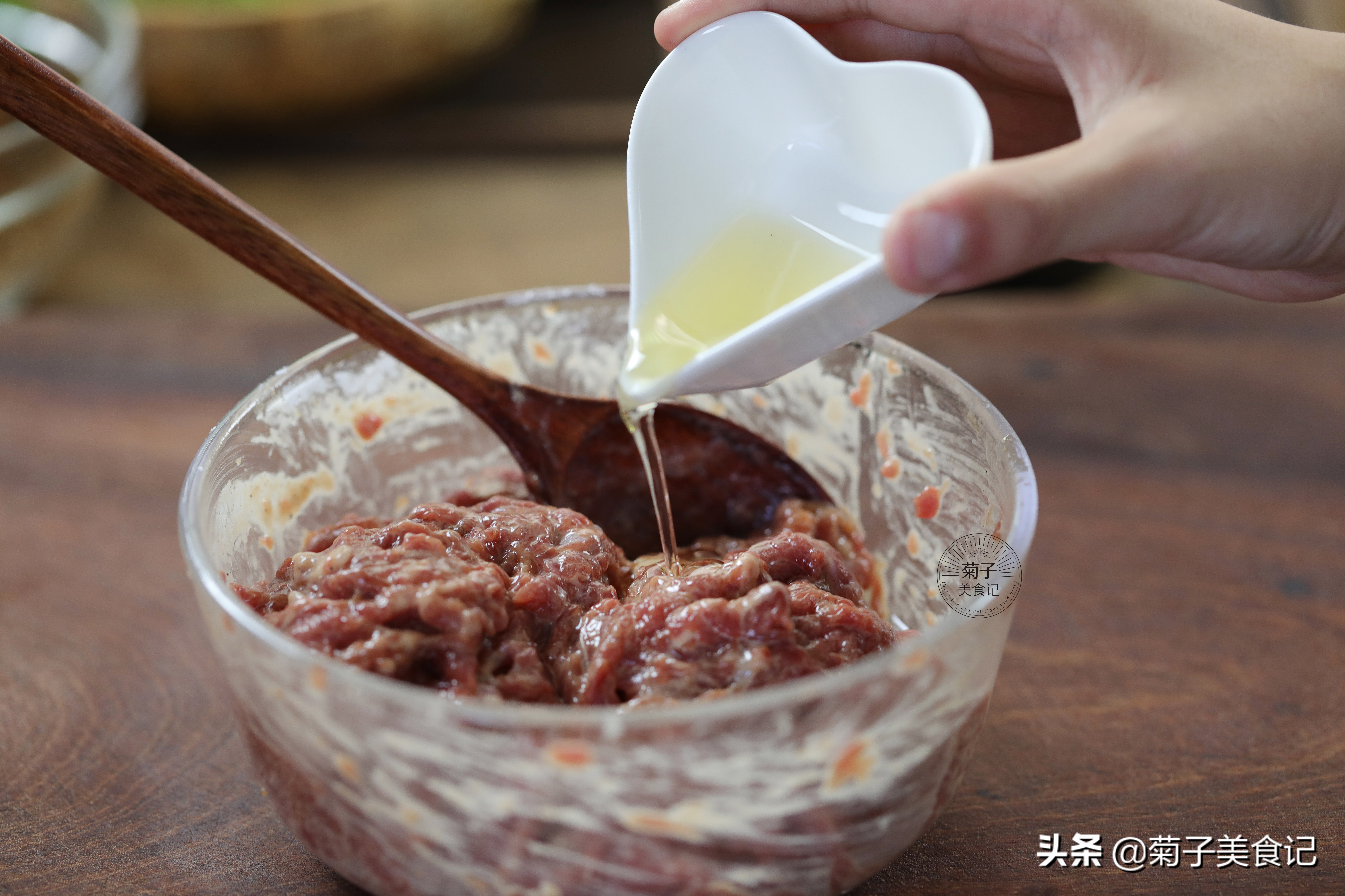 羊肉怎么炖着吃不柴没有膻味,羊肉现炖的好吃还是过夜的好吃