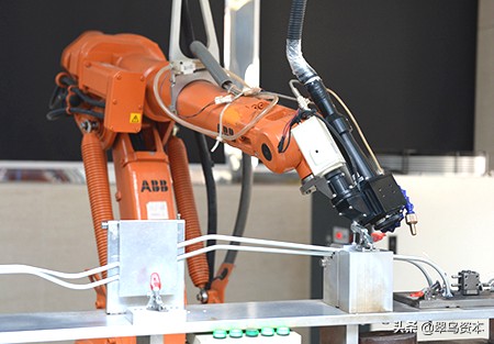 富士康供应商欲登科创板：研发不足，高毛利率反常，应收账款激增