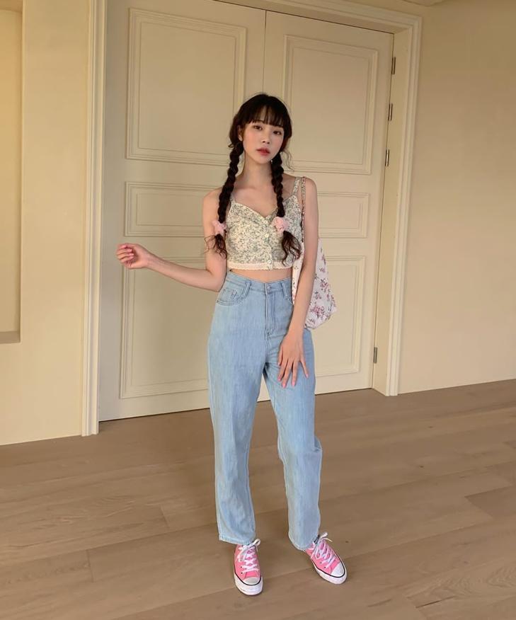 匡威格子鞋子怎么搭配裤子,匡威的鞋如何搭配裙子好看