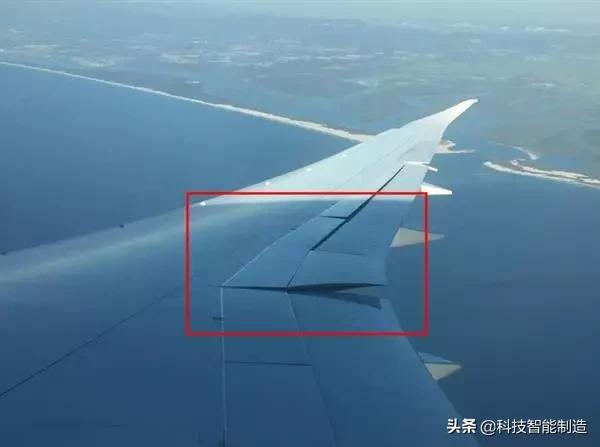 客机的机翼为什么那么长,民航飞机机翼为什么是在下方