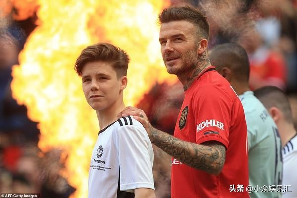 44岁依然帅到掉渣!贝克汉全家迈阿密温馨旅游女儿小七跟随爸爸