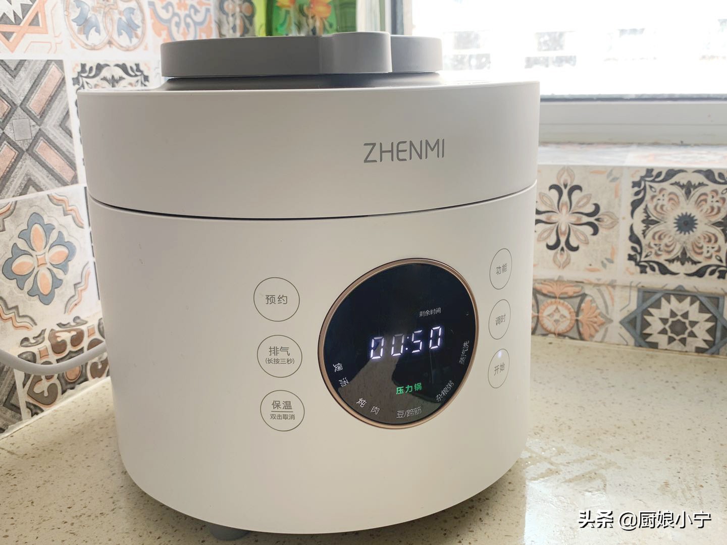 红烧猪蹄怎么才能让颜色变鲜亮,红烧猪蹄不放八角可以吗