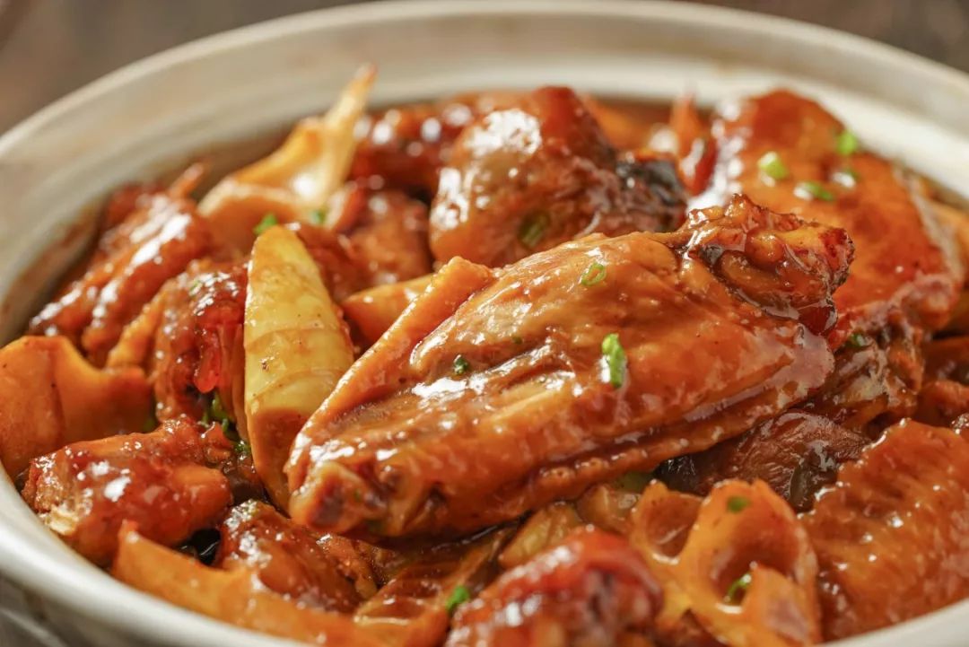 要想每天笑嘻嘻，不如竹笋焖个鸡？