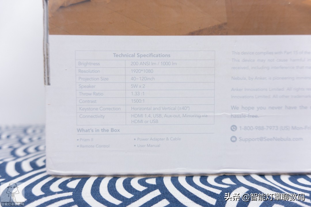 深圳小伙的快乐出租屋(上):千元1080P投影+头戴蓝牙耳机