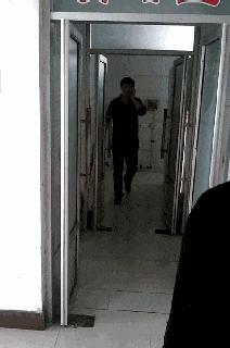 搞笑打电话说尴尬的私事,假装打电话幽默搞笑段子