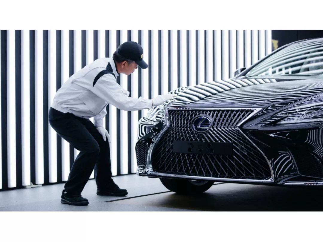 如何逼疯一个有强迫症的女朋友？牙膏从中间开始挤，被芯和被罩莫名错位，口红一直粘在牙齿上