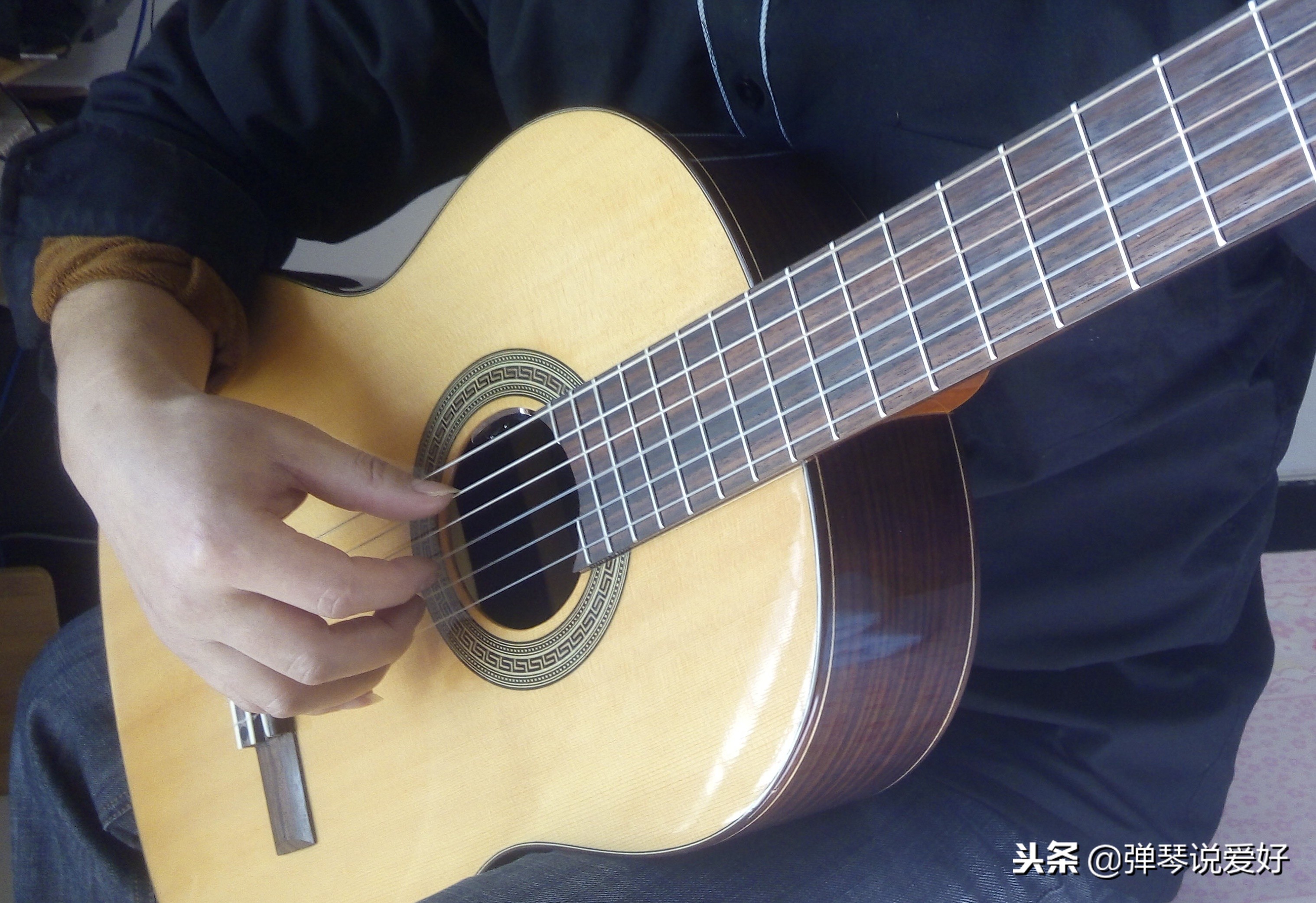 吉他基本功每日必练100个练习,吉他右手怎么扫弦基本功每日必练